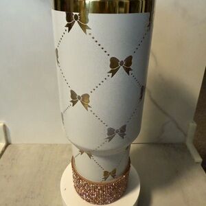 Elegant Gold and White Bow Accent Tumbler